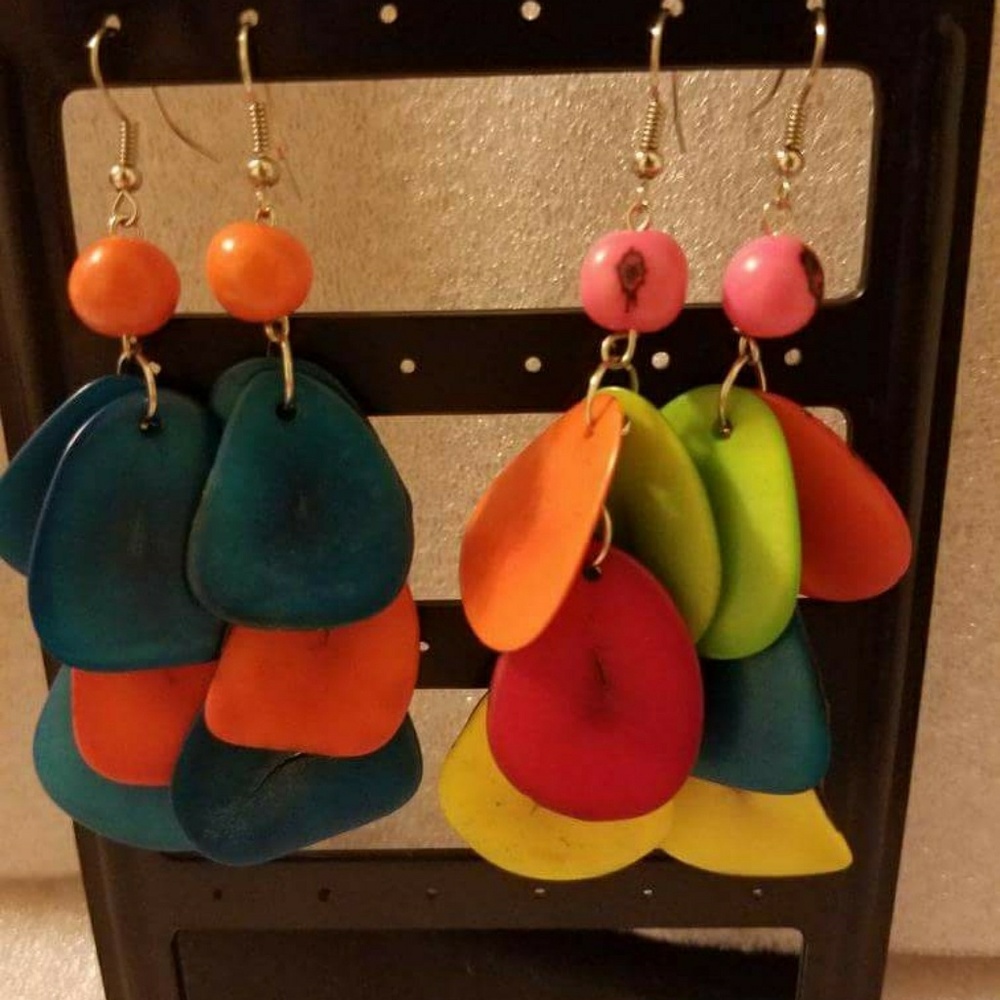 Multiple color earring 2x7.00